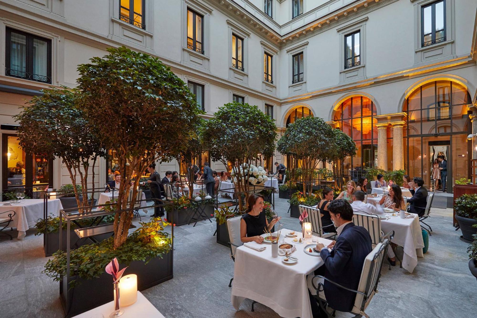 Mandarin Oriental, Milan Hotel Exterior photo