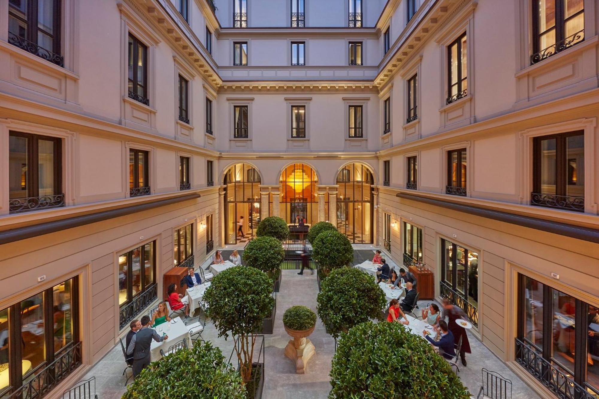 Mandarin Oriental, Milan Hotel Exterior photo
